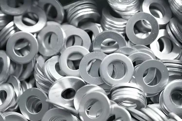 Como os anéis de fixação aumentam a segurança da sua produção?